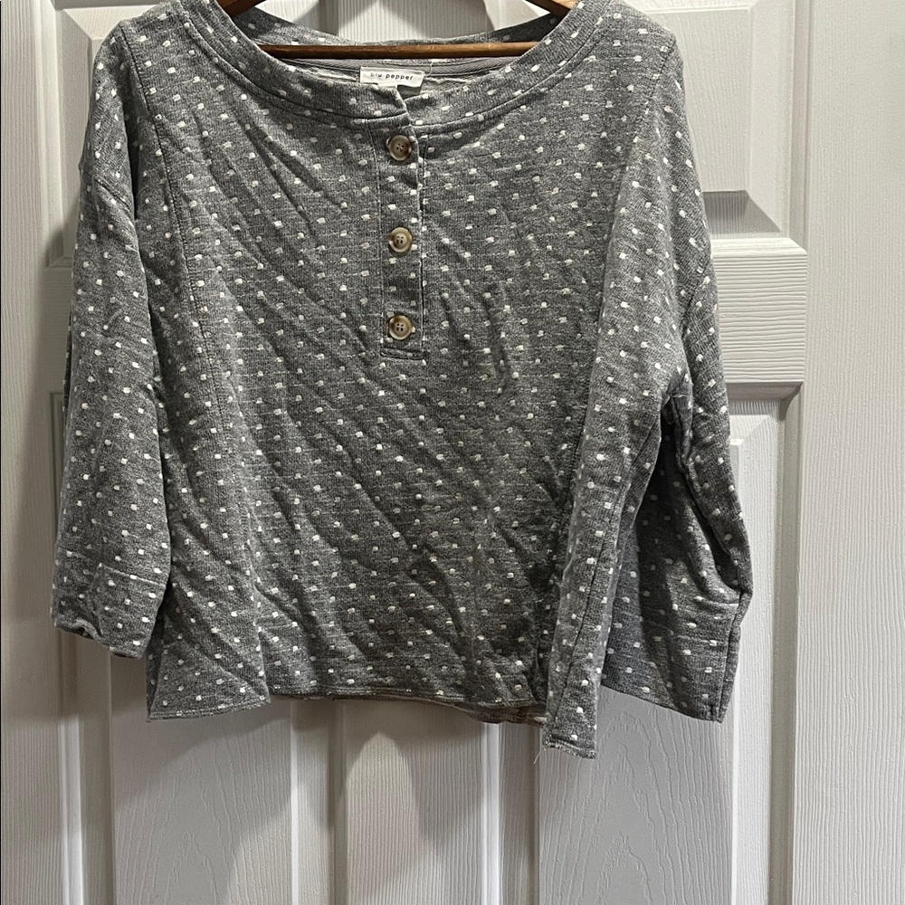 Blu Pepper Heart Print Henley Crop Top in Gray